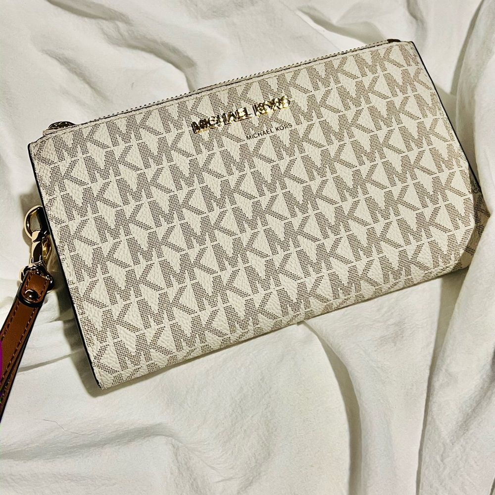 Michael Kors Jet Set Travel Signature Logo Smartphone Wallet